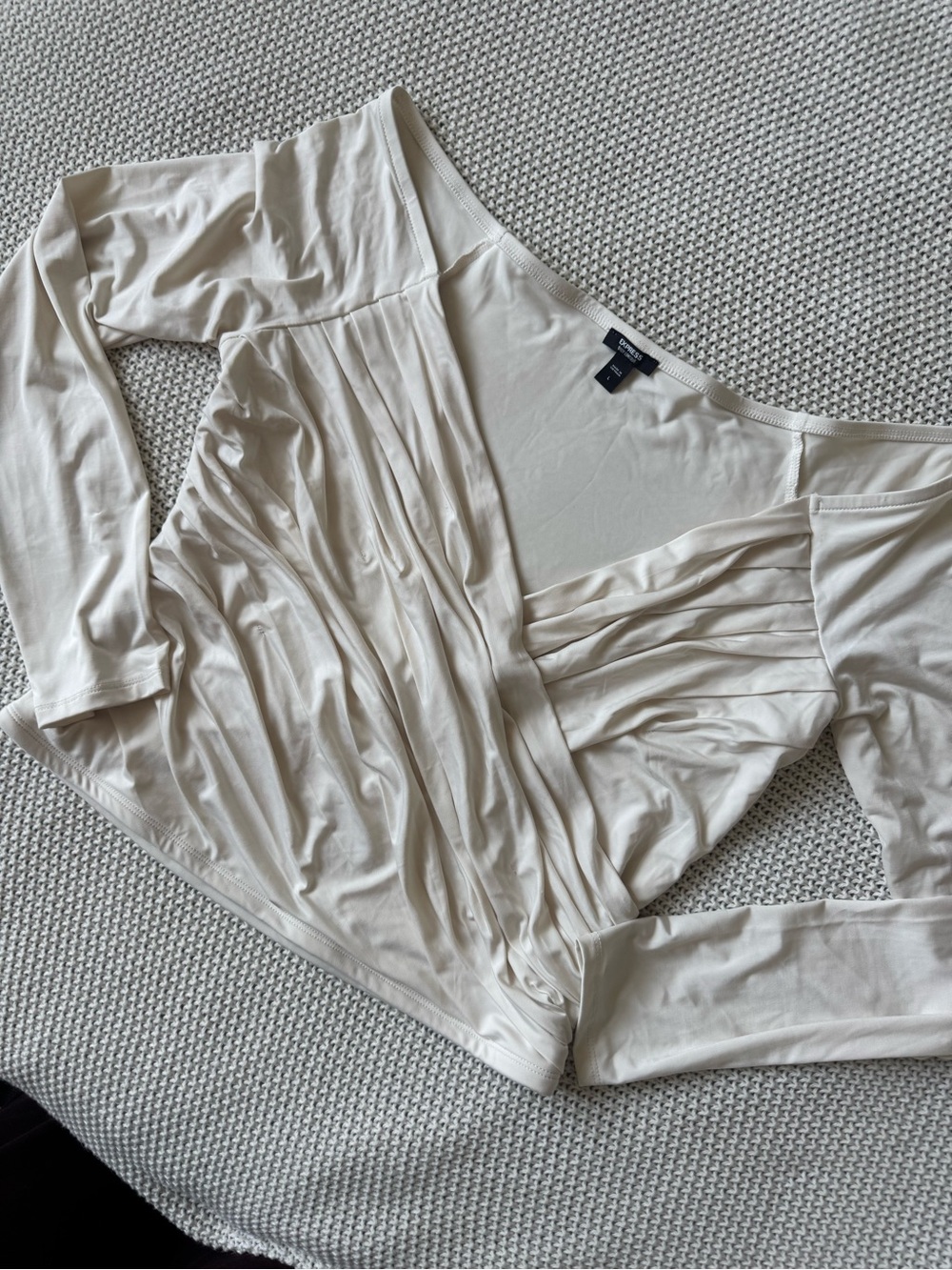 Express Off-the-Shoulder Long-Sleeve Crop Top (L)